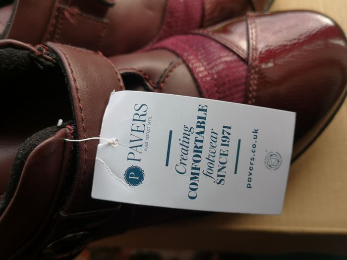 Pavers UK 6 brand new shoes wedges in Burgundy super comfy