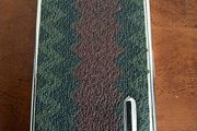Metal cigarette box.