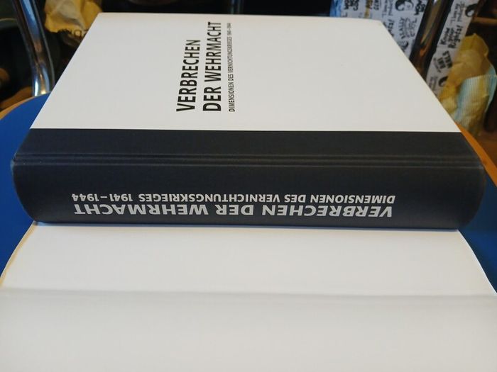 Verbrechen der Wehrmacht, German language book