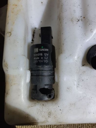 09-17 Vauxhall Insignia A Windscreen Washer Bottle Tank With Pump P/n: 13227295
