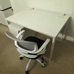Desk (for home or office)