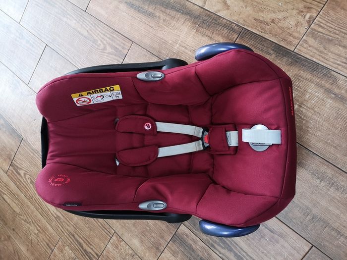Maxi-Cosi Car Seat and Base