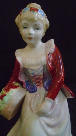 Paragon Ware/Royal Doulton Flower Girl Figurine