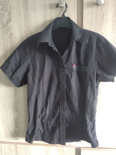 Black shirt size fits sm