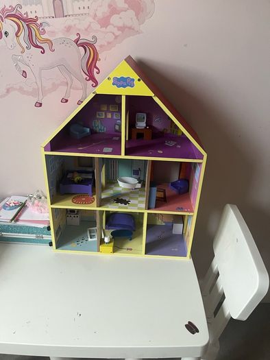 Peppa pig dolls house