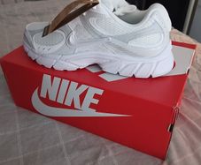 Nike V5 Trainers Brand New Size 11