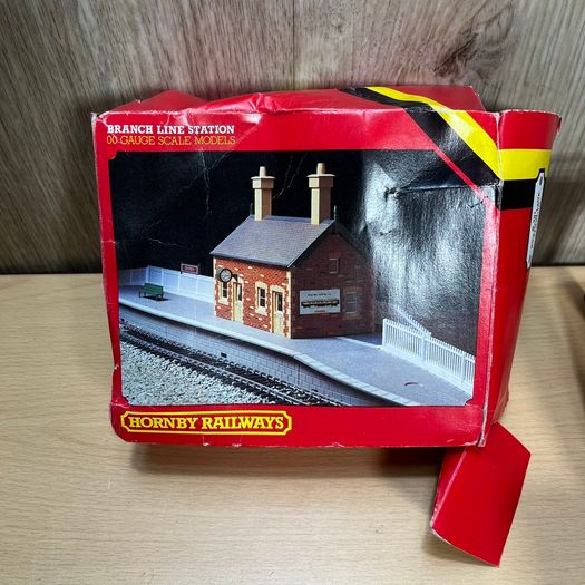 Hornby Branch Line Station OO Gauge Scale R.591 Boxed + Bridge + Extras