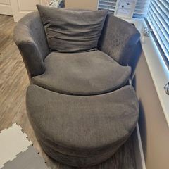 DFS Swivel chair with footstool