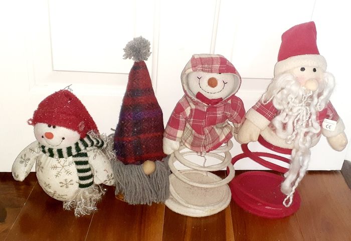 4 Christmas decorations