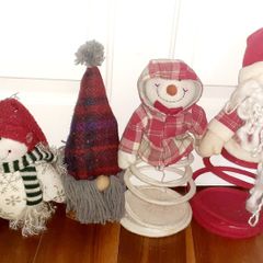 4 Christmas decorations