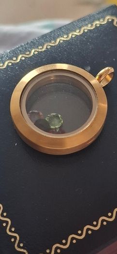 Floating glass pendant