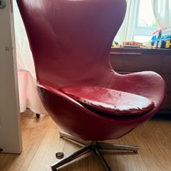egg chair