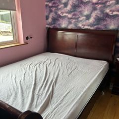 King size wood bed