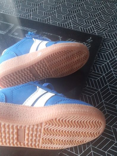 New size 5 infant runners from Dunnes .Never worn .These would fit a child with a narrow foot as not wide enough for my child .Free