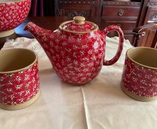 Nicholas Mosse Red lawn first quality tea pot and 2 large mug set