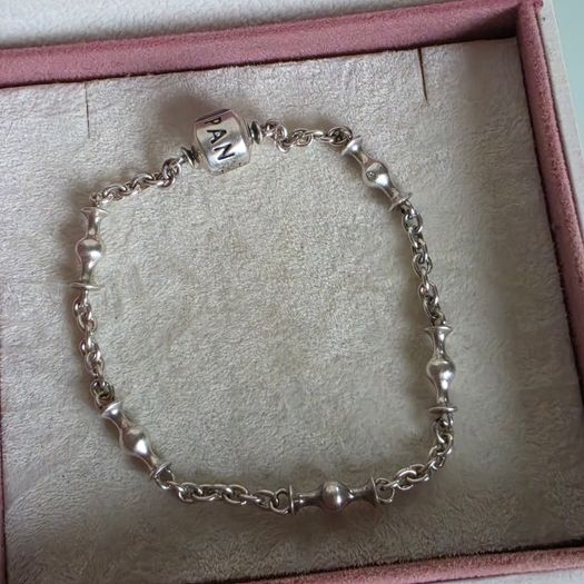 Pandora sterling silver station chain clasp bracelet size 19cm for the right size please check all the photos