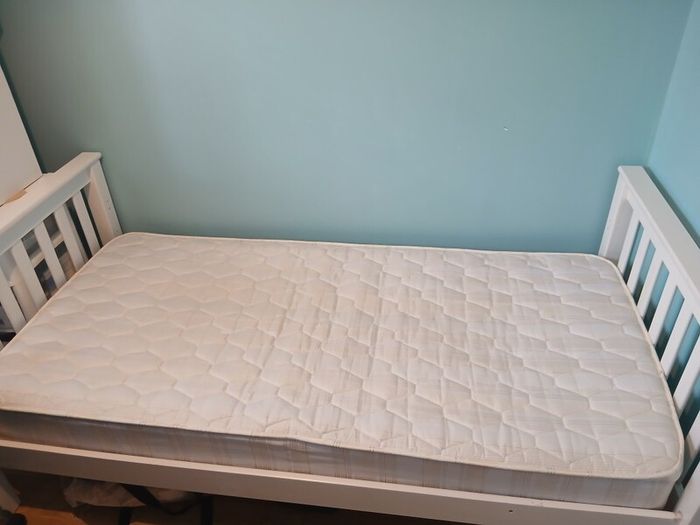 Triple bunk bed