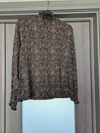 Leopard print top