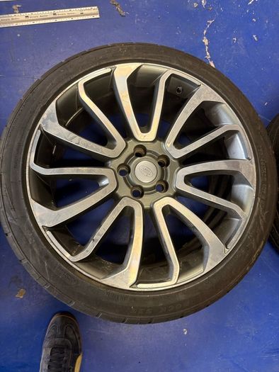 22 inch Range Rover vouge wheels and good tyres