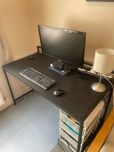 Black Desk