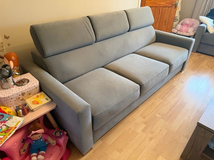 Stunning 3+2 Seater Grey Sofa Set (Sofa Bed+Storage)