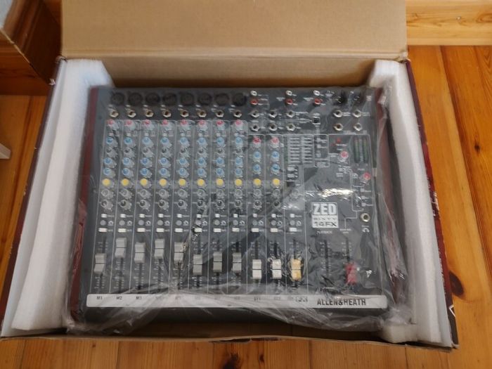 Allen & Heath ZED60 14fx