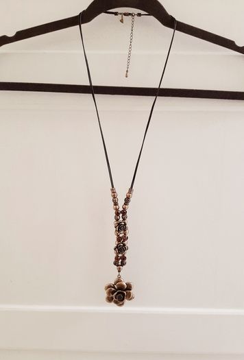 'Rock and Roses' necklace