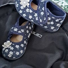 Toddler's shoes