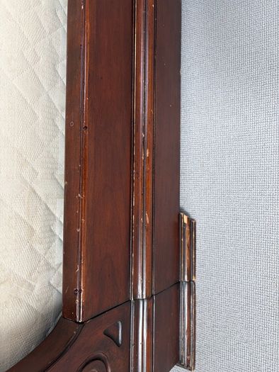Sleigh bed