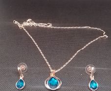 Goldtone Blue Gemstone Necklace and Earring Set 12 Free Postage
