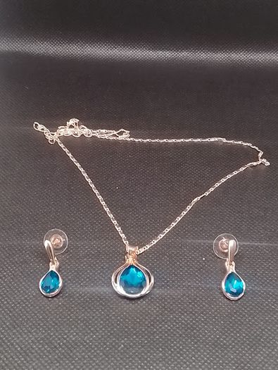Goldtone Blue Gemstone Necklace and Earring Set 12 Free Postage