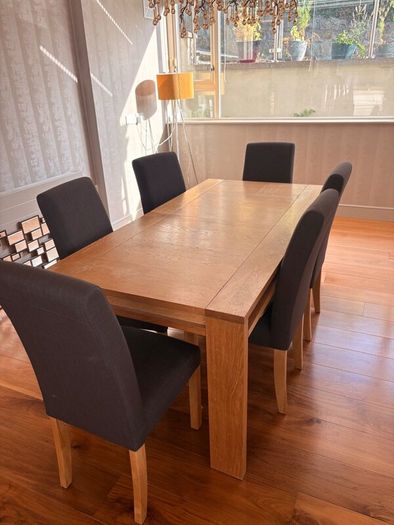 Solid oak dining table and 6 chairs