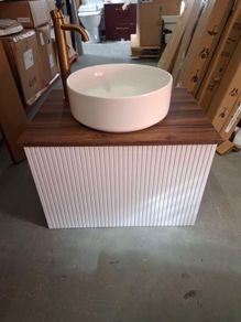 Vsiobath 600 ex-display unit tap not included