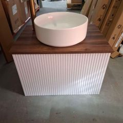 Vsiobath 600 ex-display unit tap not included