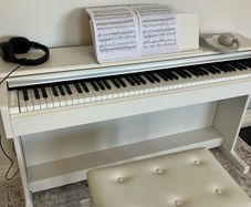 YAMAHA ARIUS 145 electric piano white