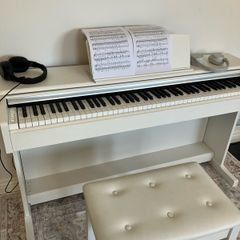 YAMAHA ARIUS 145 electric piano white