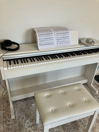 YAMAHA ARIUS 145 electric piano white