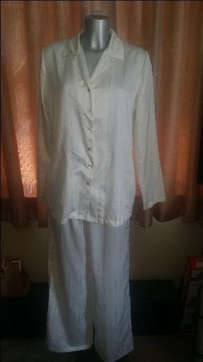 Triumph satin ladies pyjamas size UK12 EU40 Perfect condition Postage included