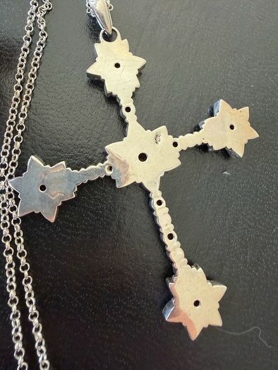 silver necklace cross