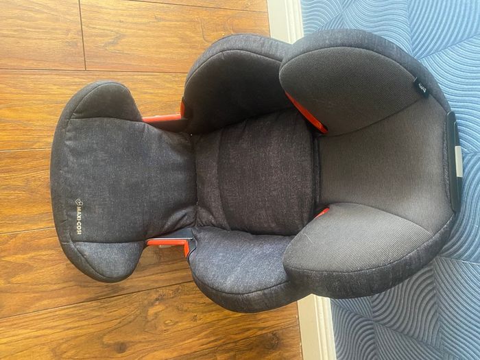 childs car seat