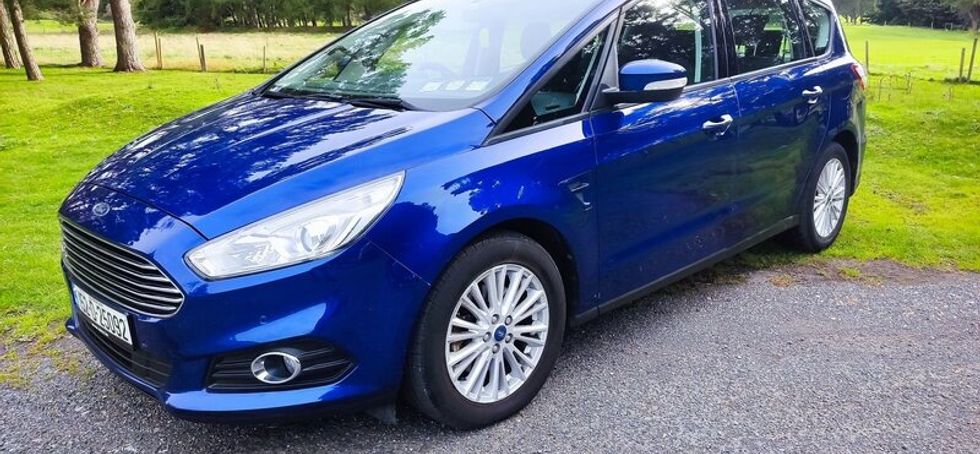 Ford S-Max low mileage, new nct