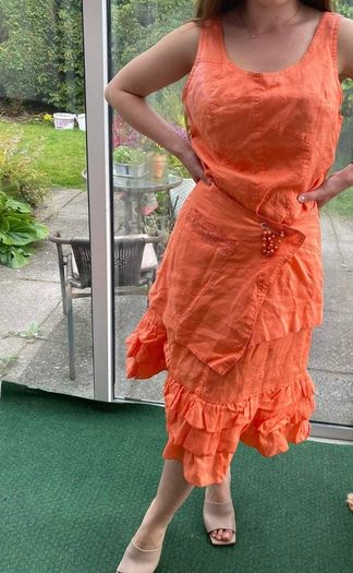 orange dress