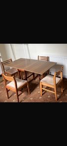 Drop leaf table
