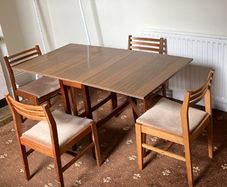 Drop leaf table