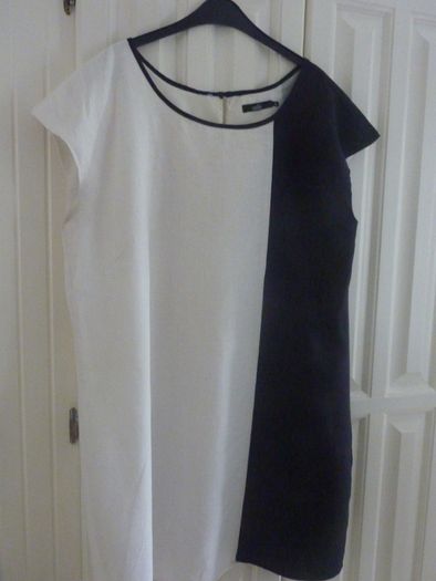 A Classic Black & White Sleeveless Dress