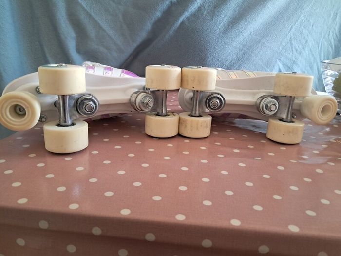 Girls rollerskates size 3