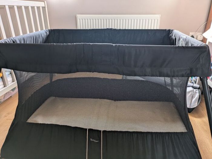 babybjorn travel cot excellent