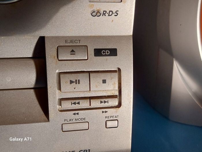 Sony Micro Hifi System Model CMT-CP1, Radio, CD and Tape with Two Philips Speakers Model FWB-C355-01 in excellent condition
