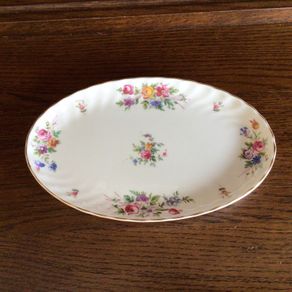 Minton bone china Marlow pattern oval fluted edge small tray wreath mark