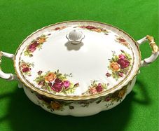 Royal Albert "Old Country Roses" tureen